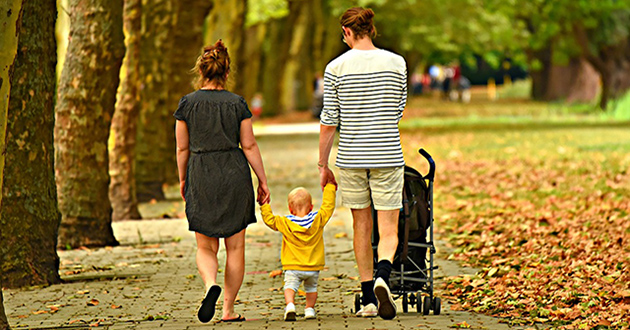 Famiglia Con Bambino Famiglia Con Bambino