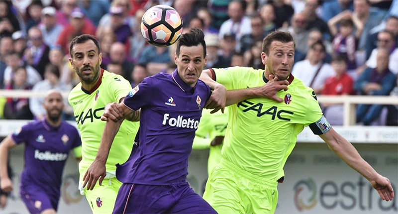 Foto Azione Di Gioco Tra Fiorentina E Bologna