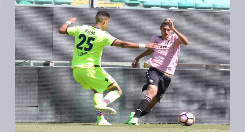 Foto Di Masina Che Ostacola Balogh