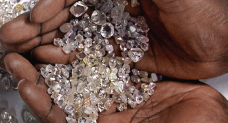 Diamanti tra le mani
