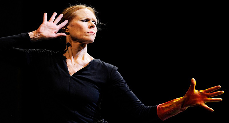 Carolyn Carlson Dancer