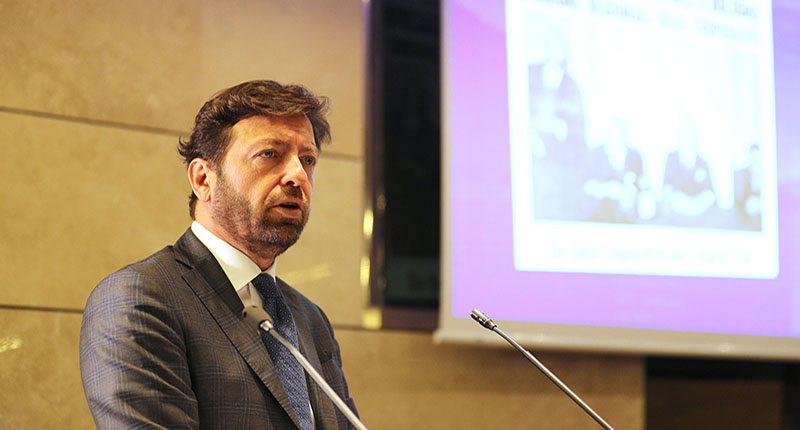 Milza parla alla platea