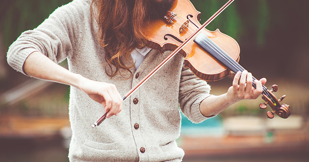 Ragazza Suona Il Violino