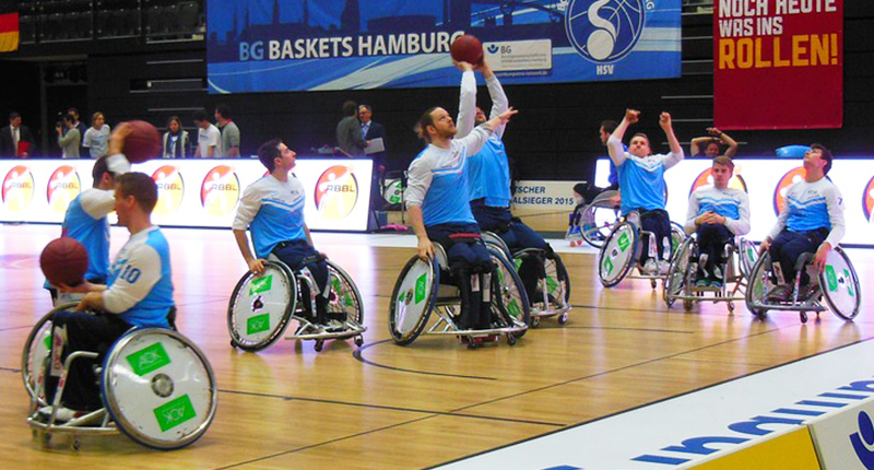Squadra di basket in sedie a rotelle