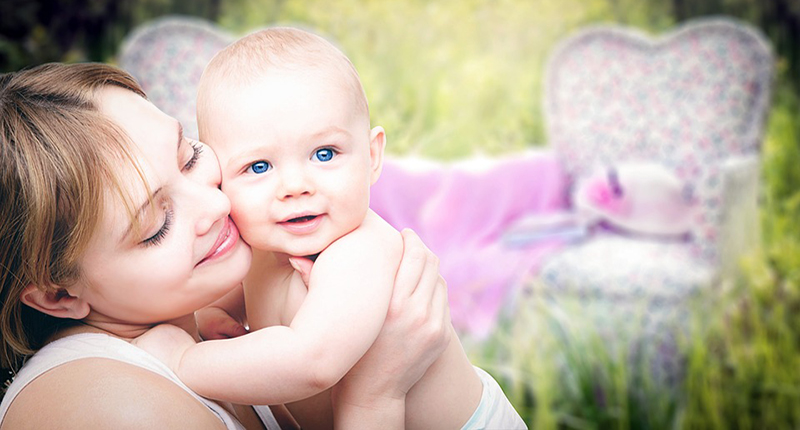 Mamma con neonato