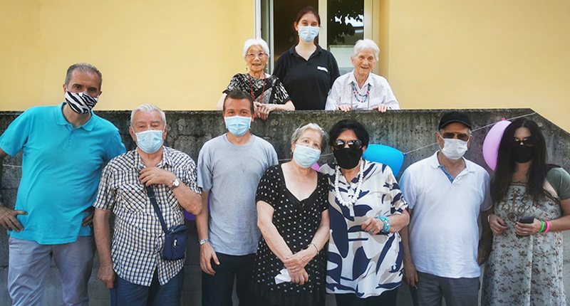 Lea festeggia con i parenti
