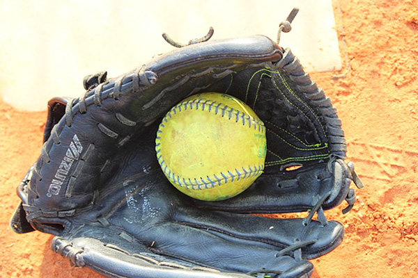 Guanto E Palla Da SoftBall