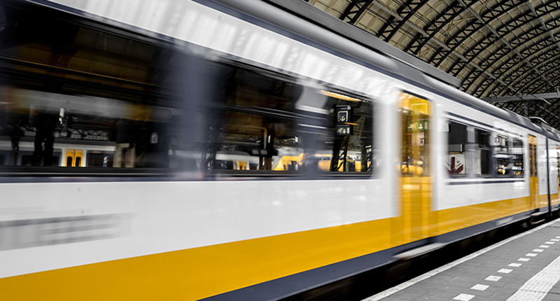 Treno che sfreccia