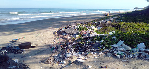 Spazzatura Sulla Spiaggia