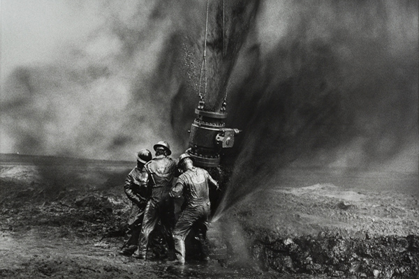 12 SEBASTIAO SALGADO Pozzo Petrolifero Burhan Kuwait